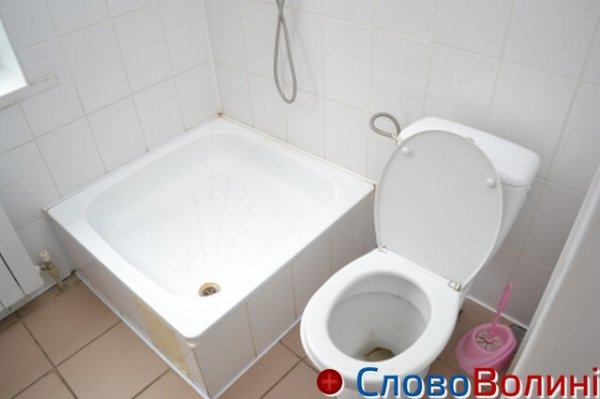 Кожна палата обладнана санвузлом